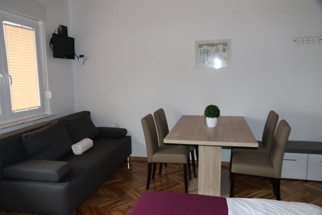Christina Apartment *